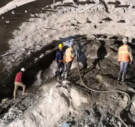 柯坪隧道拱顶带模注浆料，微膨胀注浆料的特点及施工工艺